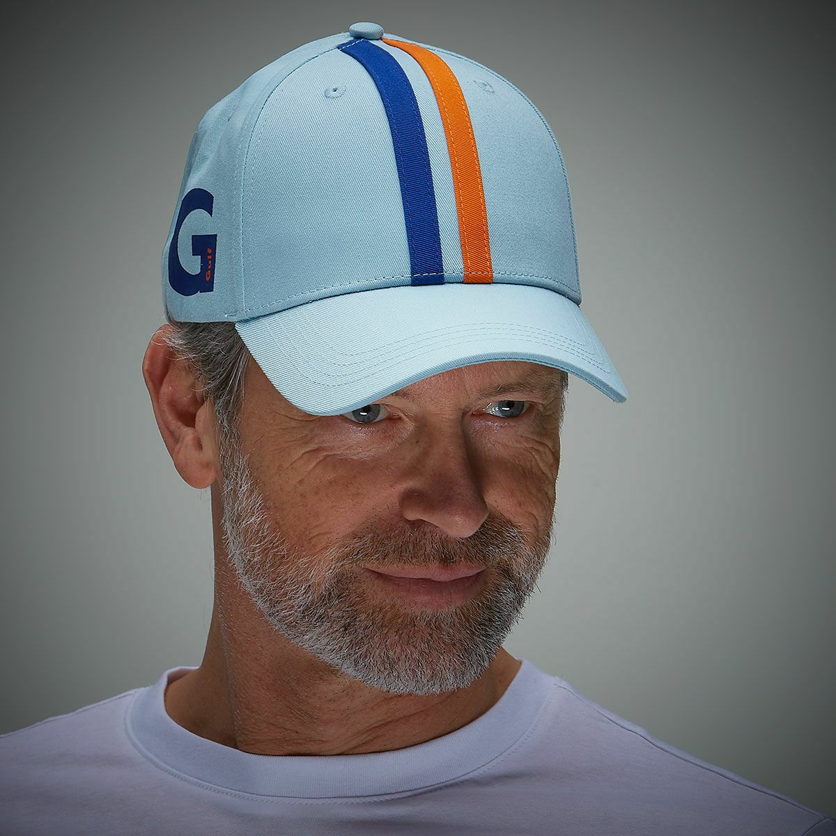 GULF｜ガルフ ストライプ キャップ (サイドプリント)｜帽子｜ライトブルー｜モデル着用