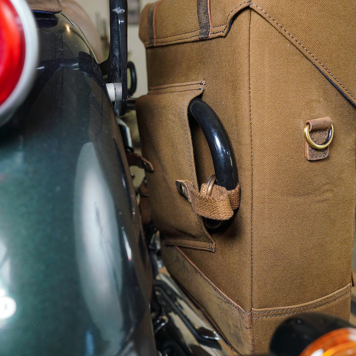 Trip Machine｜ベンチュラ サドルバッグ｜サイドバッグ｜タバコブラウン｜使用イメージ
