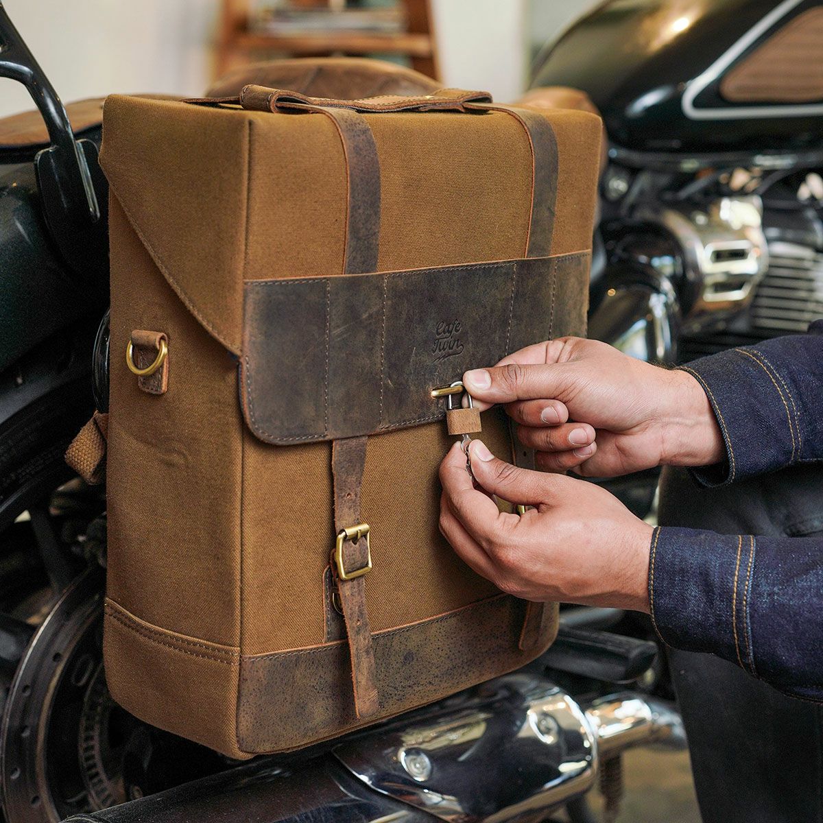 Trip Machine｜ベンチュラ サドルバッグ｜サイドバッグ｜タバコブラウン｜使用イメージ