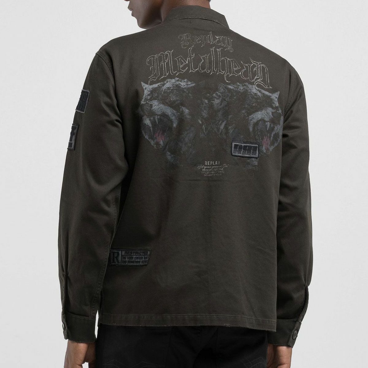 ｃReplay｜コットン ステイン アーミー ジャケット｜ファブリック｜ダークオリーブ｜モデル着用