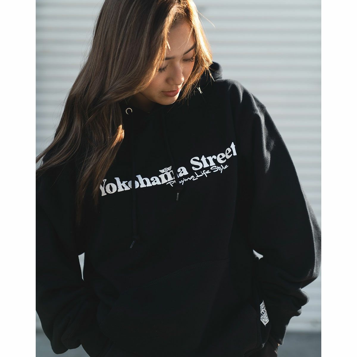 MAX ORIDO｜MAX ORIDO エッセンシャル プルオーバー フーディー｜ブラック｜モデル着用