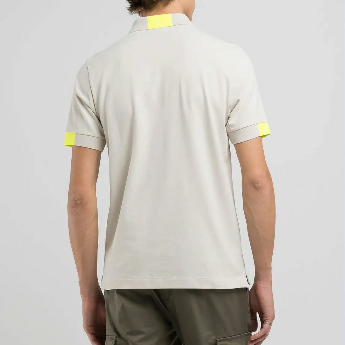 Replay｜レギュラー フィット ポロシャツ｜アラバスター｜モデル着用