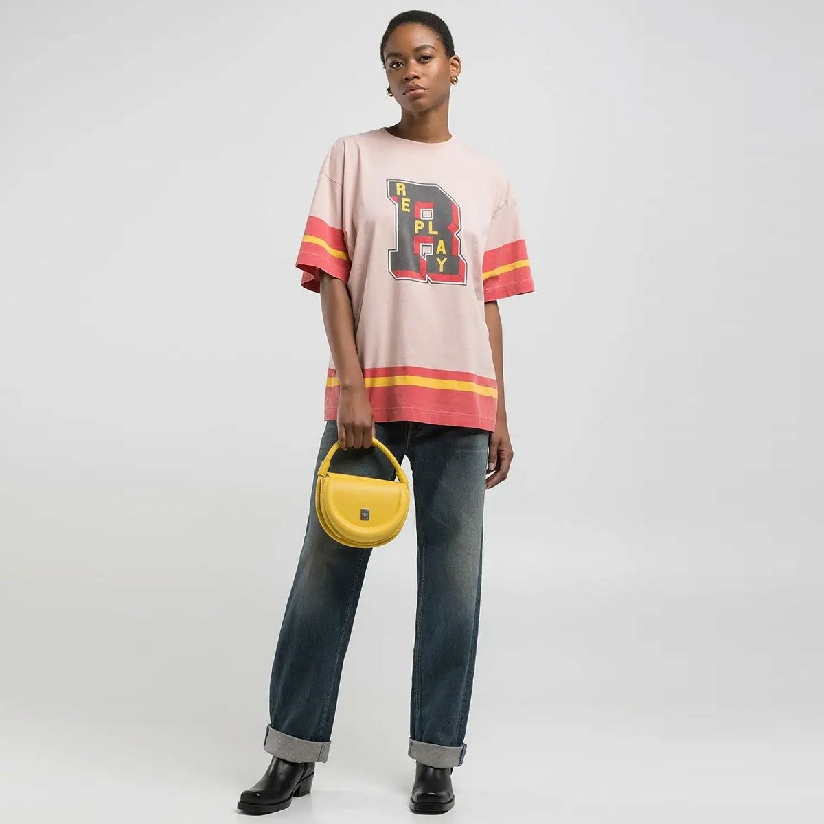 Replay｜ボーイフィット プリント Tシャツ｜ピンクソルト｜モデル着用