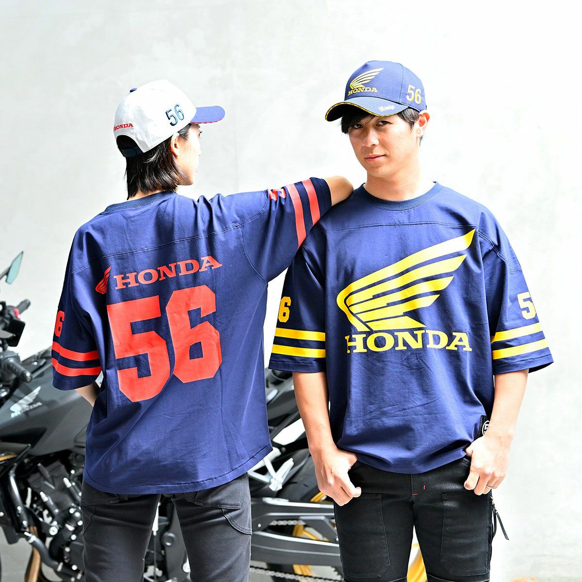 56design｜ホンダ × フィフティーシックスデザイン クラシック ユニフォーム Tシャツ｜モデル着用