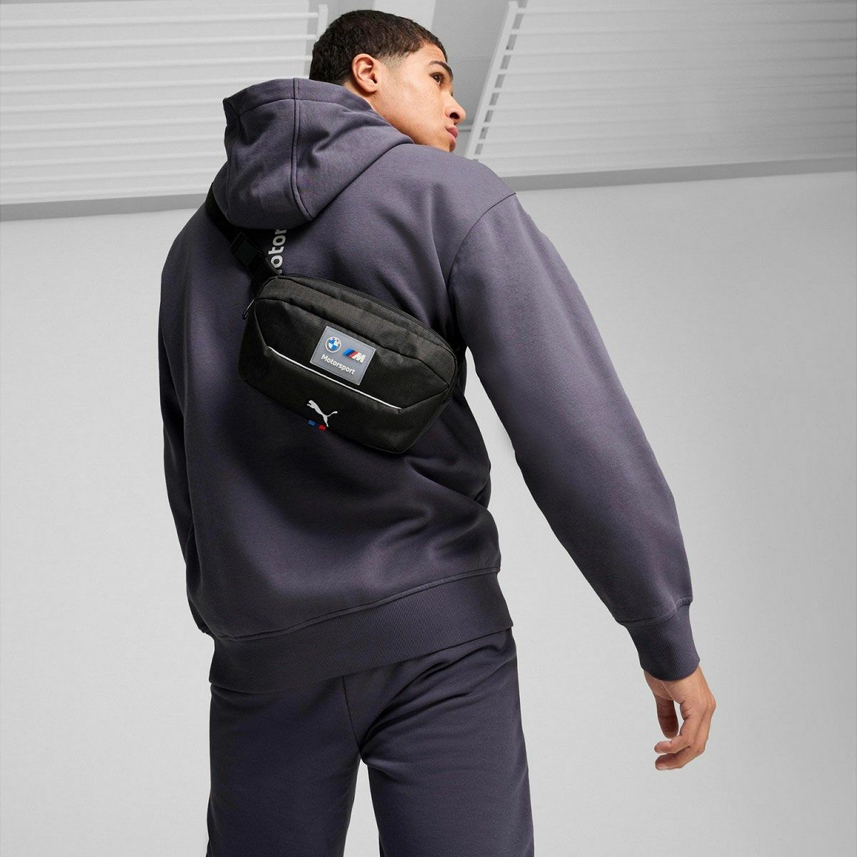 BMW PUMA｜BMW MMS ウエストバッグ｜ブラック｜モデル着用