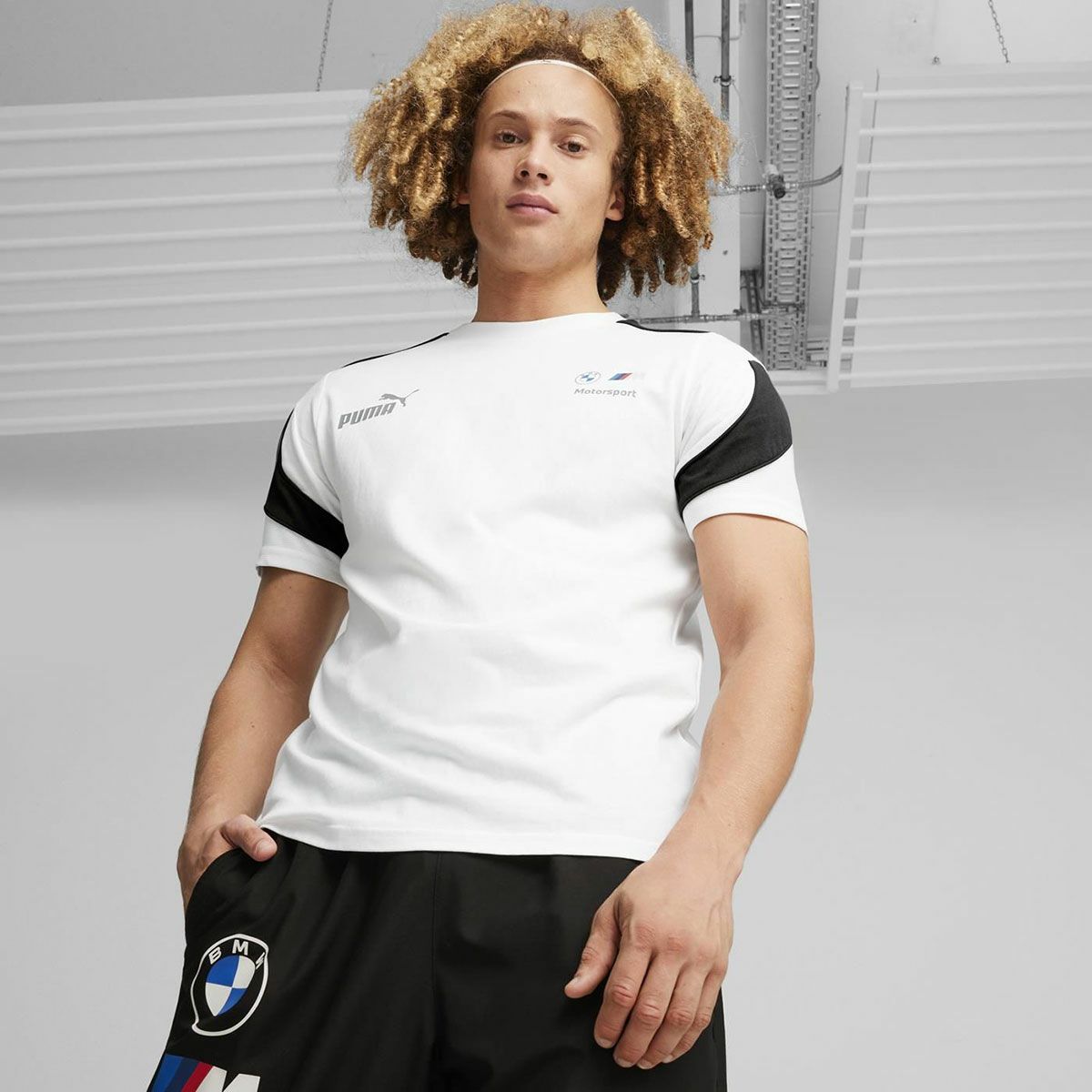 BMW PUMA｜BMW MMS MT7+ Tシャツ｜ホワイト｜モデル着用