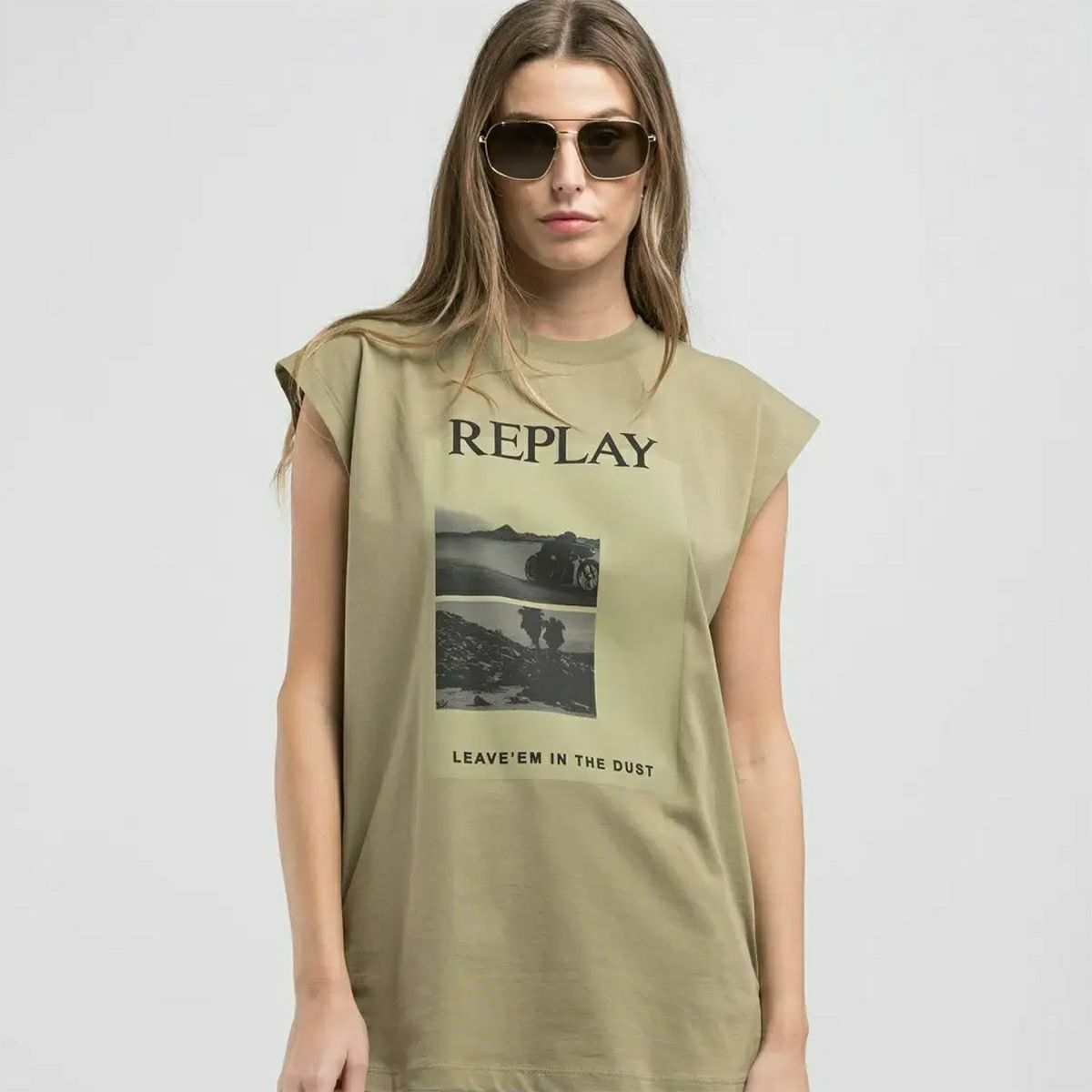 Replay｜ボーイフィット フォトプリント Tシャツ｜ライトミリタリー｜モデル着用