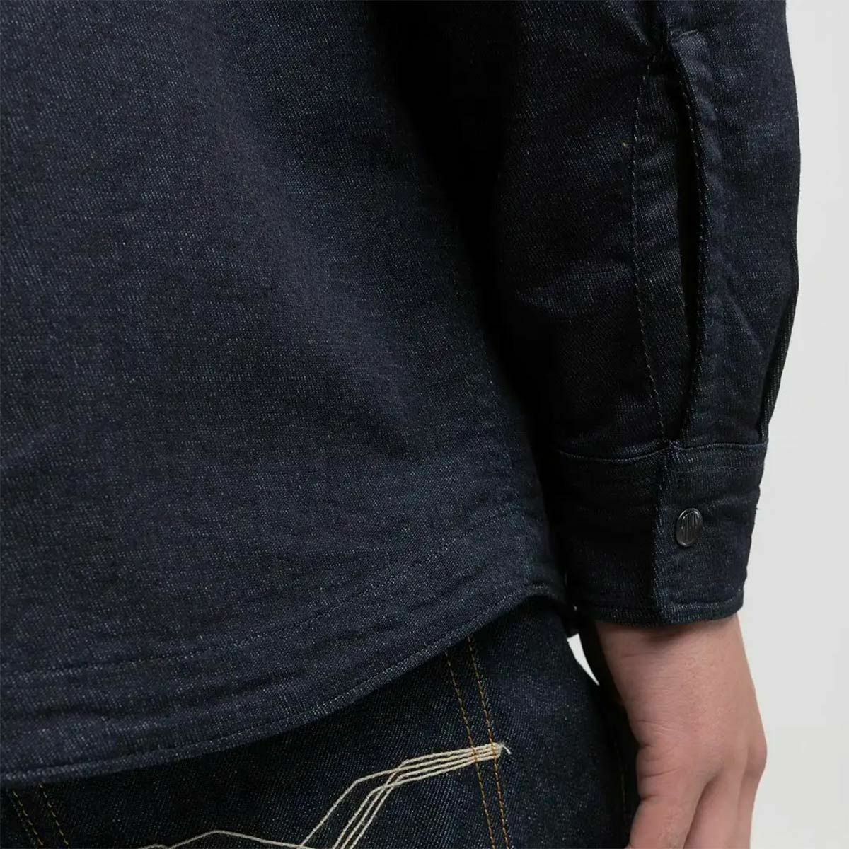 Replay｜レタリング デニムシャツ｜ファブリック｜ダークブルー｜モデル着用