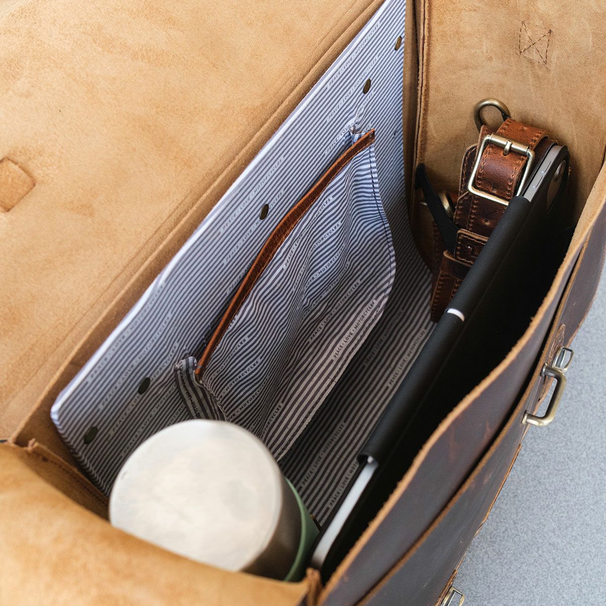 Trip Machine｜レガシー サドルバッグ（左右ペア）｜サイドバッグ｜コニャック｜使用イメージ