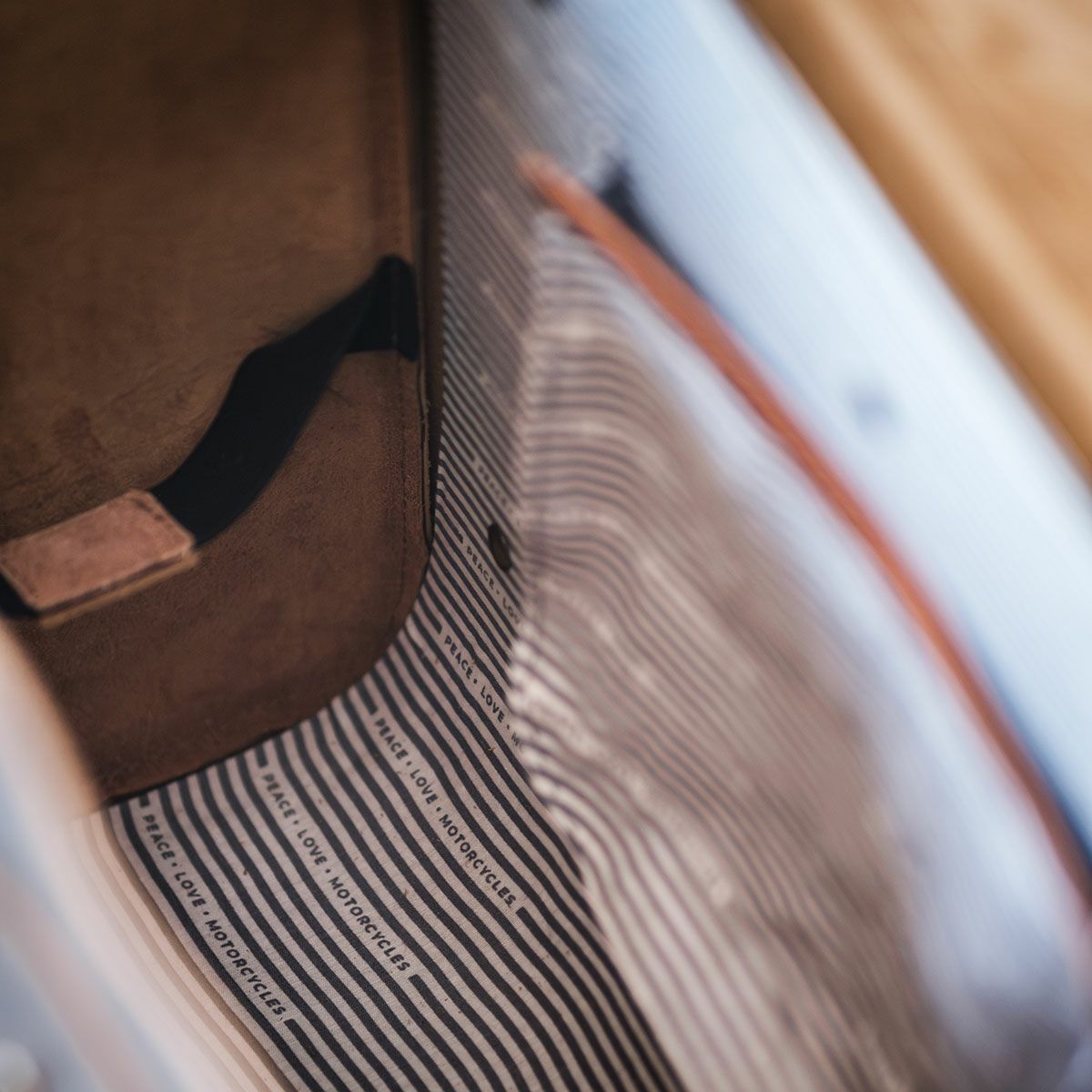 Trip Machine｜レガシー サドルバッグ（左右ペア）｜サイドバッグ｜コニャック｜使用イメージ