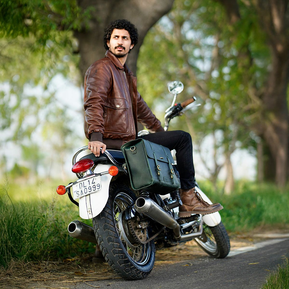 Trip Machine｜レガシー サドルバッグ（左右ペア）｜サイドバッグ｜フォレストグリーン｜使用イメージ