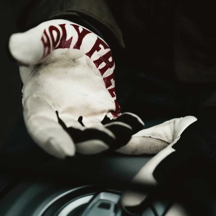 HolyFreedom｜ガレージ グローブ｜3シーズン｜ホワイト×ブラック｜モデル着用