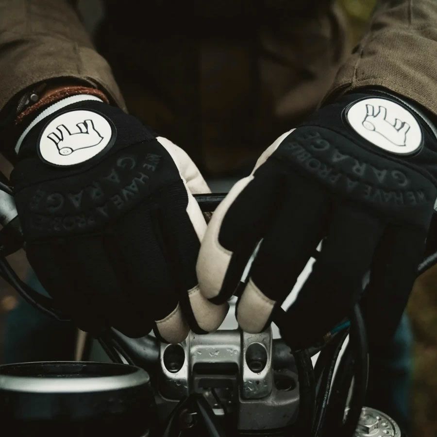 HolyFreedom｜ガレージ グローブ｜3シーズン｜ホワイト×ブラック｜モデル着用