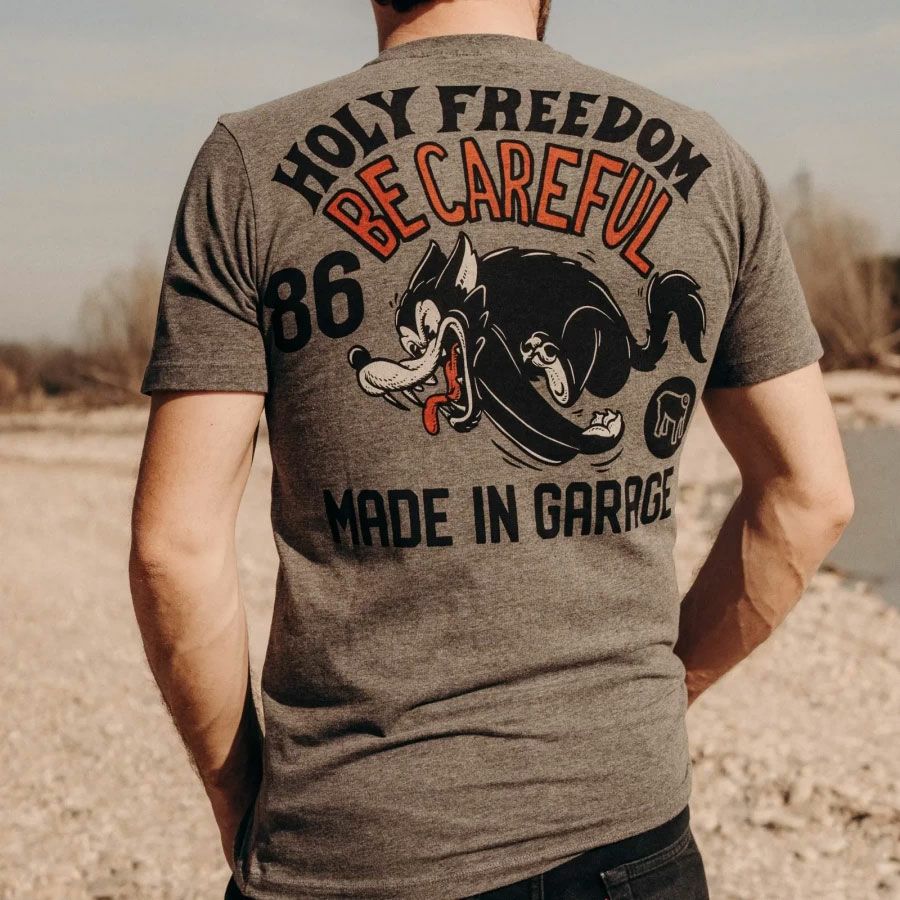 HolyFreedom｜ビー ケアフル Tシャツ｜グレー｜モデル着用