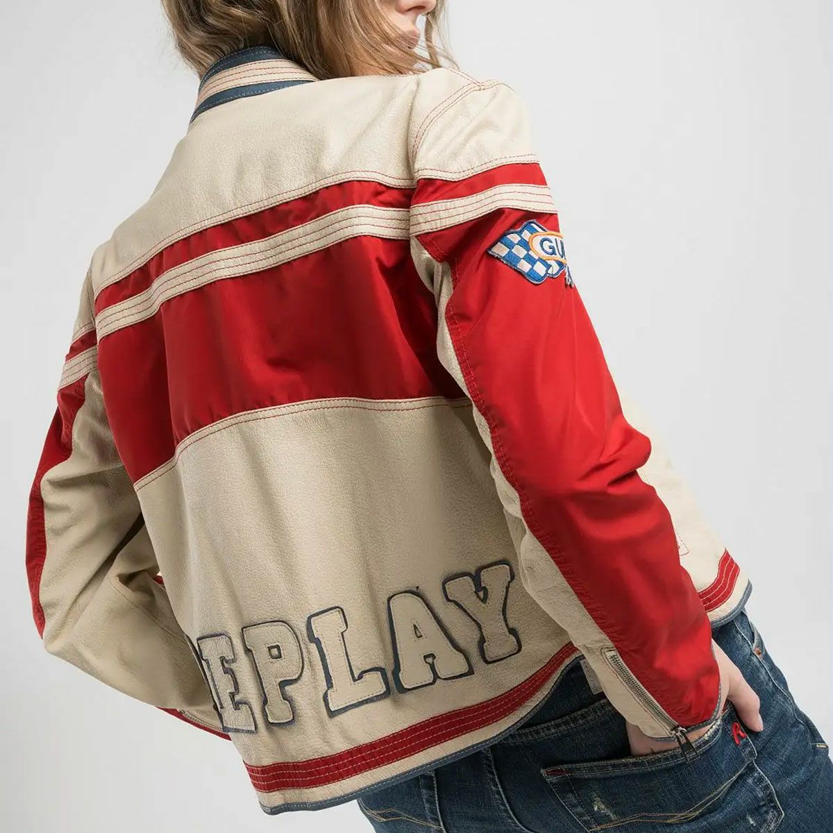 Replay｜レギュラーフィット レザージャケット｜バターホワイト×レッド×ブルー｜モデル着用