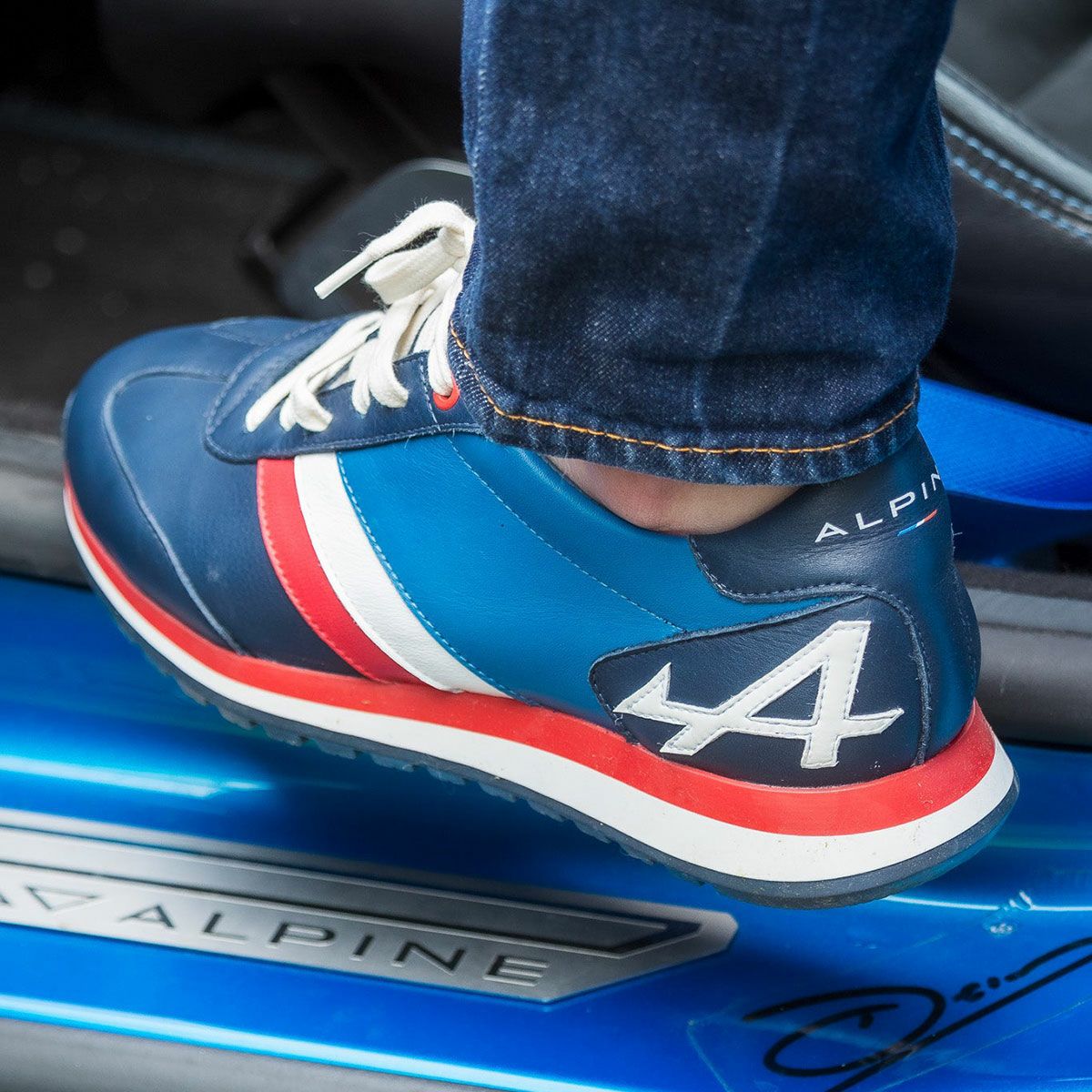 ｖCLASSIC LEGEND MOTORS｜Classic Legend Motors × Alpine ベルリネット ｜スニーカー｜ロイヤルブルーCLASSIC LEGEND MOTORS｜Classic Legend Motors × Alpine ベルリネット ｜スニーカー｜ロイヤルブルｖ