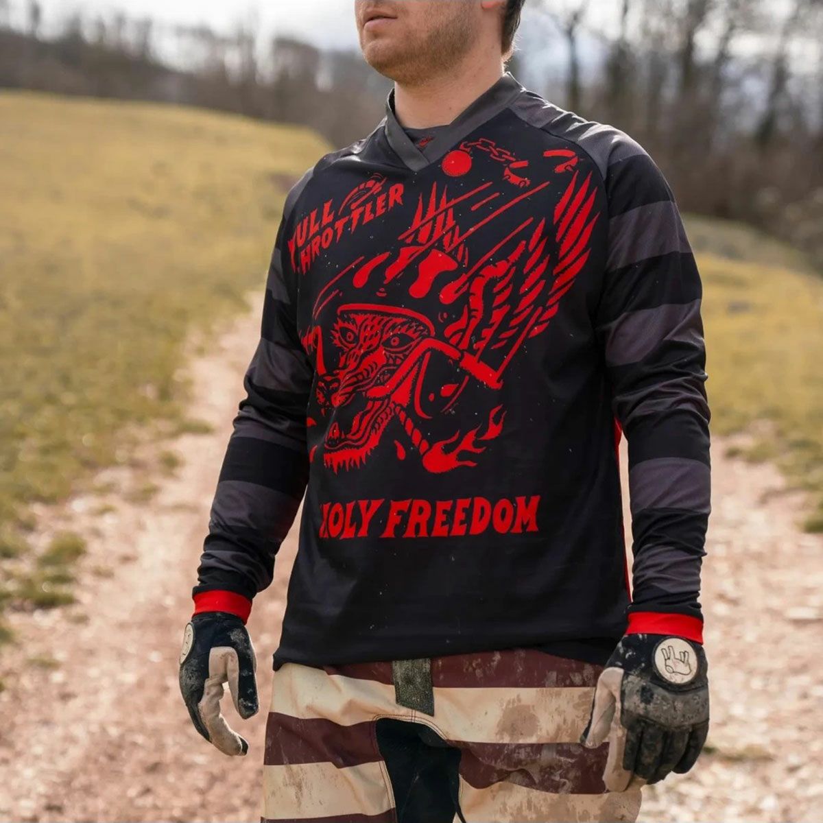 HolyFreedom｜ロッソフォッコ ジャージ｜MXジャージ｜ブラック×グレー×レッド｜モデル着用