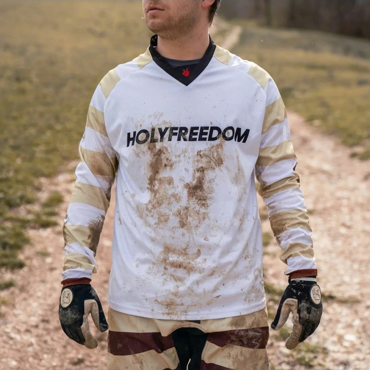 HolyFreedom｜フェリックス ダーティ ジャージ｜MXジャージ｜ホワイト×ベージュ｜モデル着用