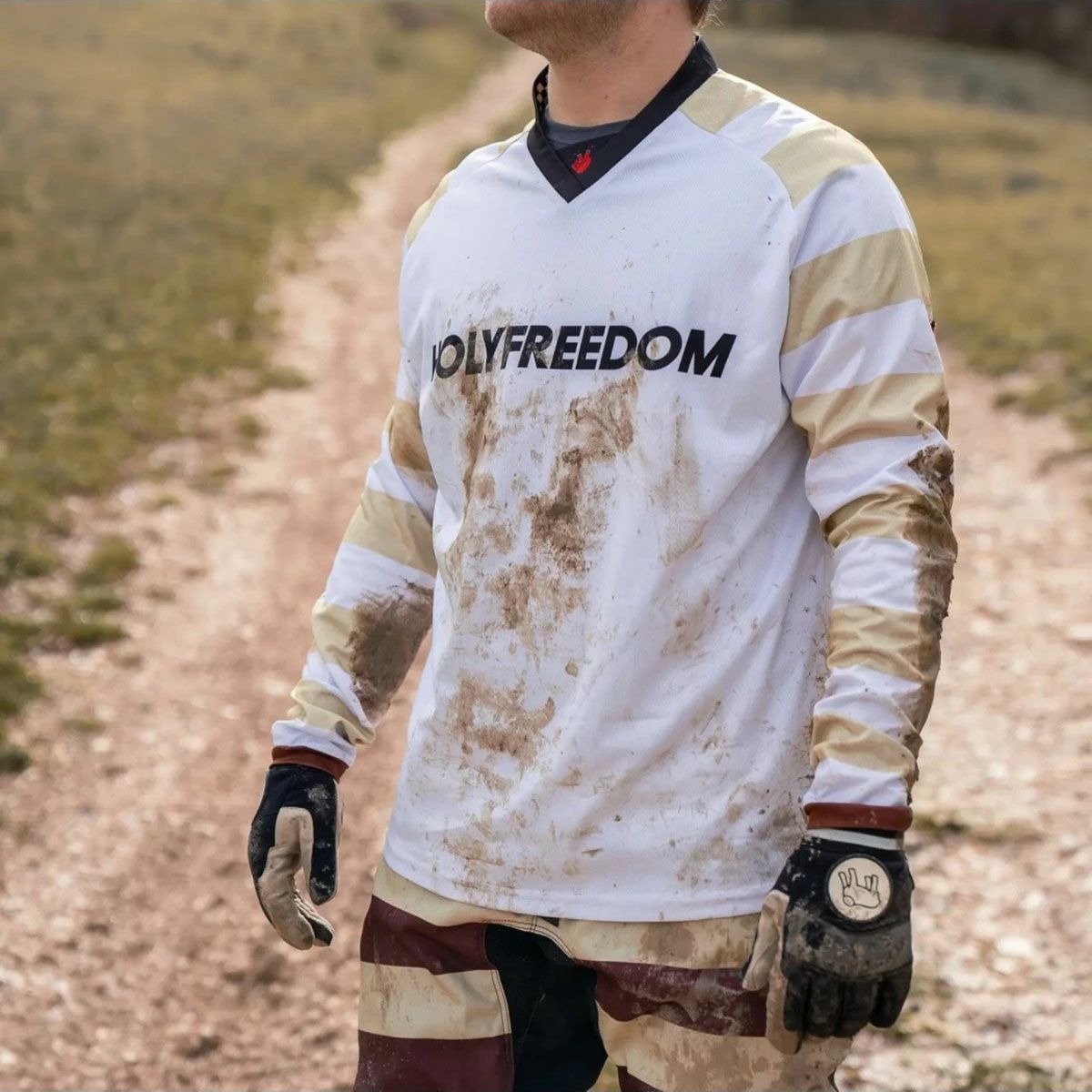 HolyFreedom｜フェリックス ダーティ ジャージ｜MXジャージ｜ホワイト×ベージュ｜モデル着用
