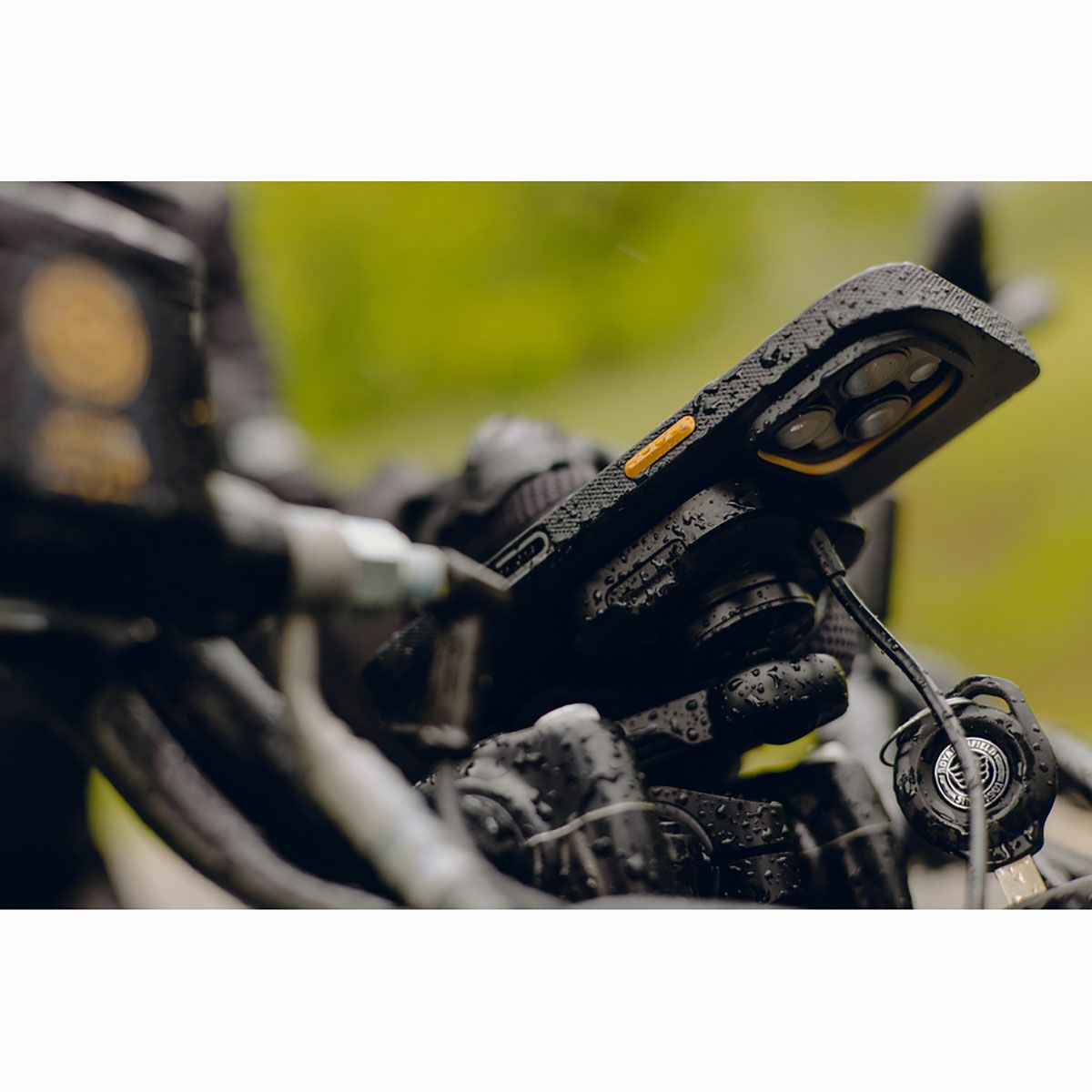 Peak Design｜ナー ケース iPhone 16 Pro / Pro Max｜その他雑貨｜使用イメージ