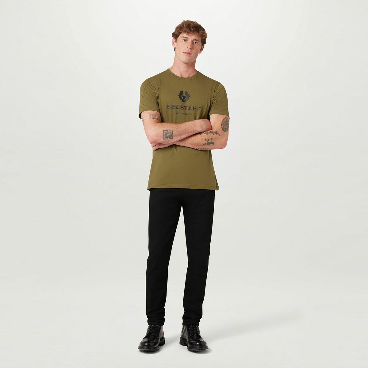 BELSTAFF｜フェニックス Tシャツ｜ベルスタッフオリーブ｜モデル着用