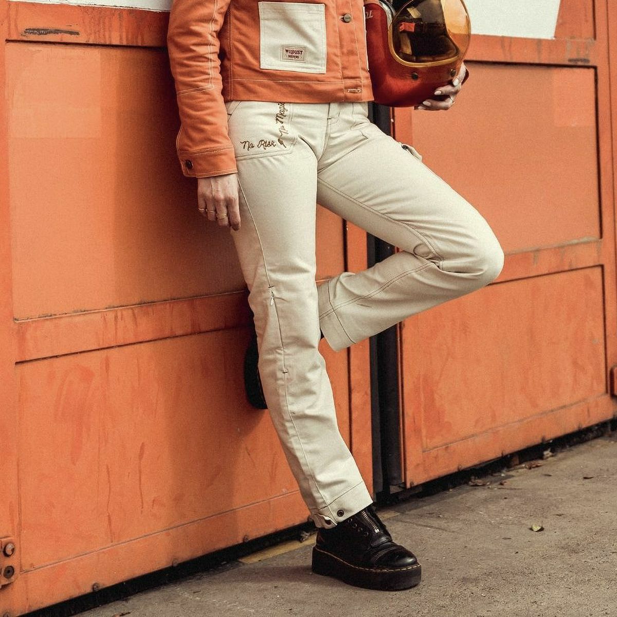 WILDUST｜オーバーランド カーゴパンツ｜チノ・カーゴ｜エクリュ｜モデル着用