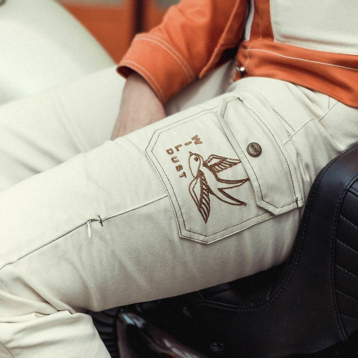 WILDUST｜オーバーランド カーゴパンツ｜チノ・カーゴ｜エクリュ｜モデル着用