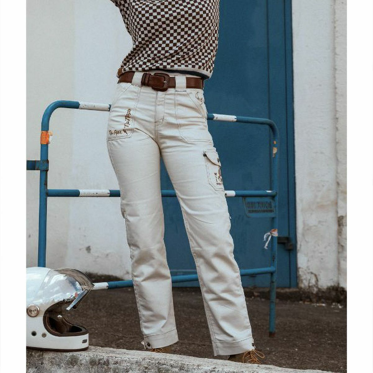 WILDUST｜オーバーランド カーゴパンツ｜チノ・カーゴ｜エクリュ｜モデル着用