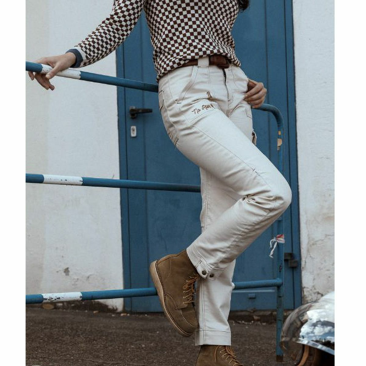 WILDUST｜オーバーランド カーゴパンツ｜チノ・カーゴ｜エクリュ｜モデル着用