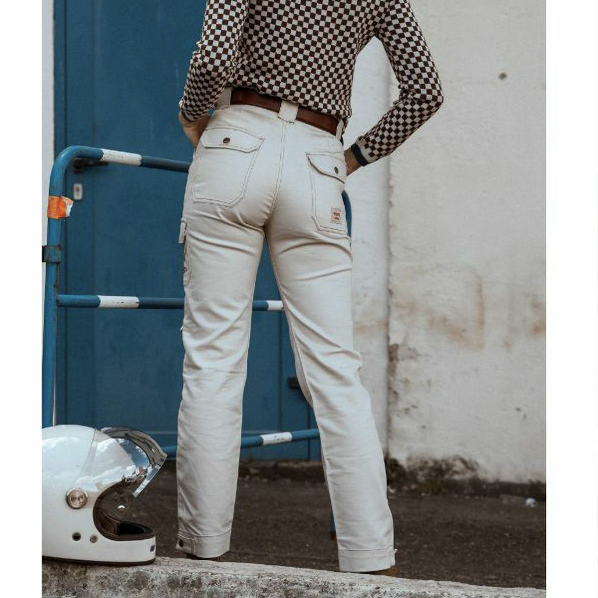 WILDUST｜オーバーランド カーゴパンツ｜チノ・カーゴ｜エクリュ｜モデル着用