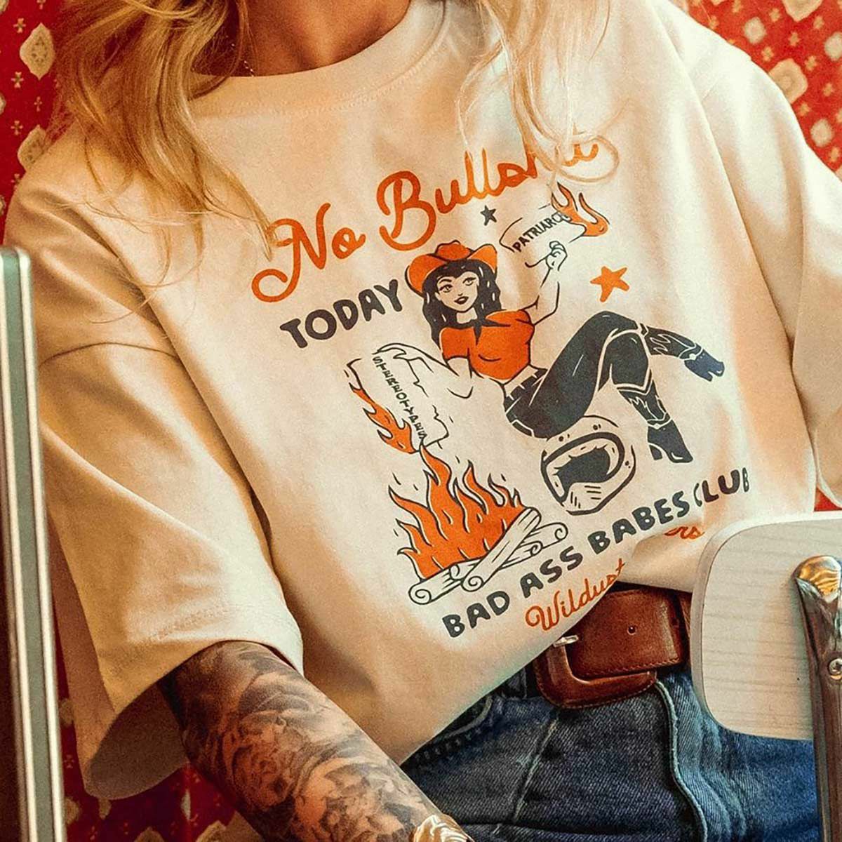 WILDUST｜ノー ブルシット ワイド シャツ｜Tシャツ｜エクリュ｜モデル着用