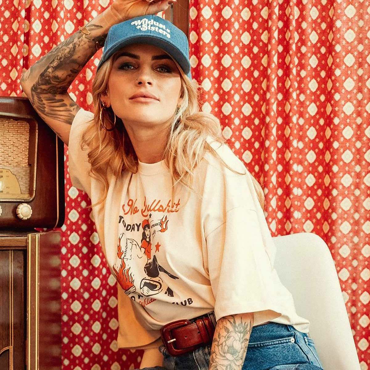 WILDUST｜ノー ブルシット ワイド シャツ｜Tシャツ｜エクリュ｜モデル着用