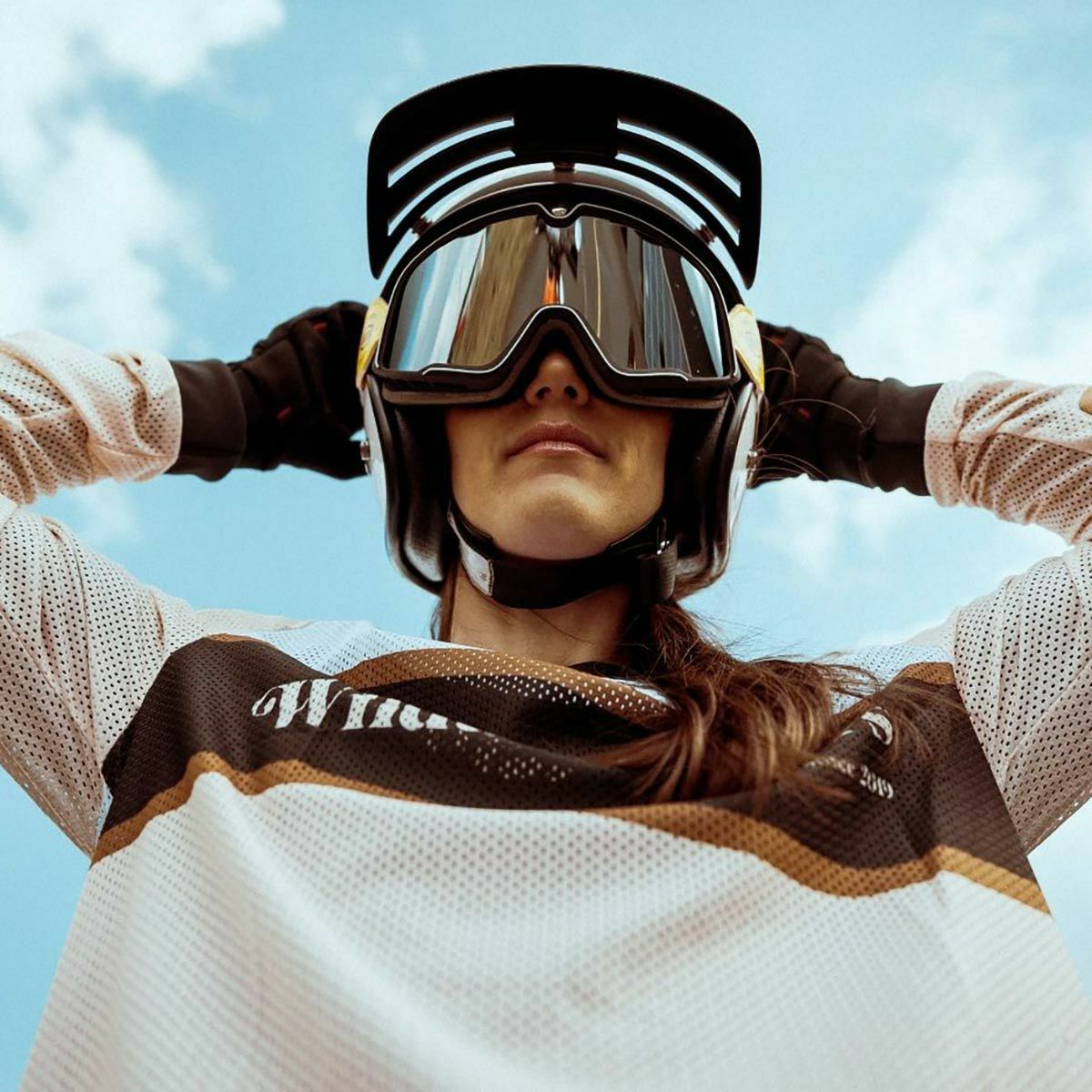 WILDUST｜クロス ジャージ クラシックライダー｜MXジャージ｜ホワイト×ベージュ×ブラック｜モデル着用