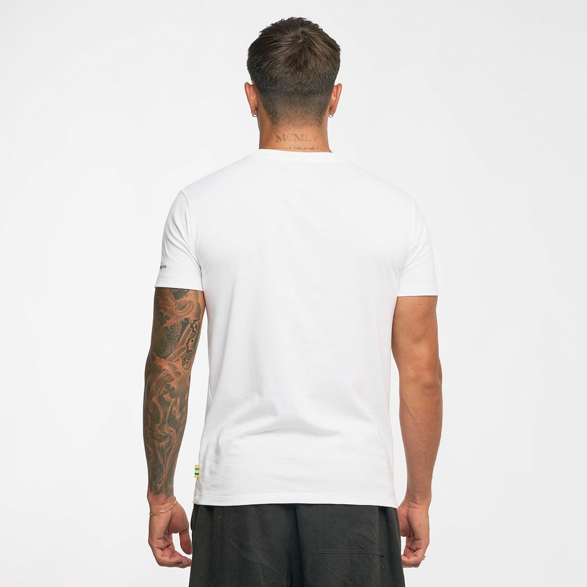 AyrtonSenna｜アイルトン・セナ レガシー ロゴ Tシャツ｜TシャツAyrtonSenna｜アイルトン・セナ レガシー ロゴ Tシャツ｜Tシャツ｜ホワイト