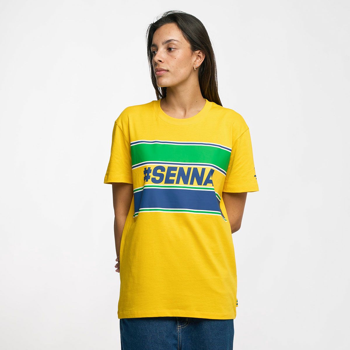 AyrtonSenna｜アイルトン・セナ ハッシュタグ Tシャツ｜イエロー｜モデル着用