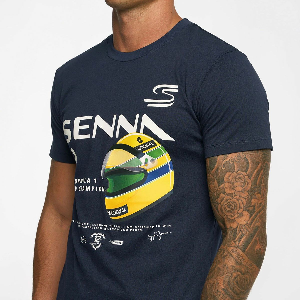AyrtonSenna｜アイルトン・セナ 12 グラフィック Tシャツ｜ネイビー｜モデル着用