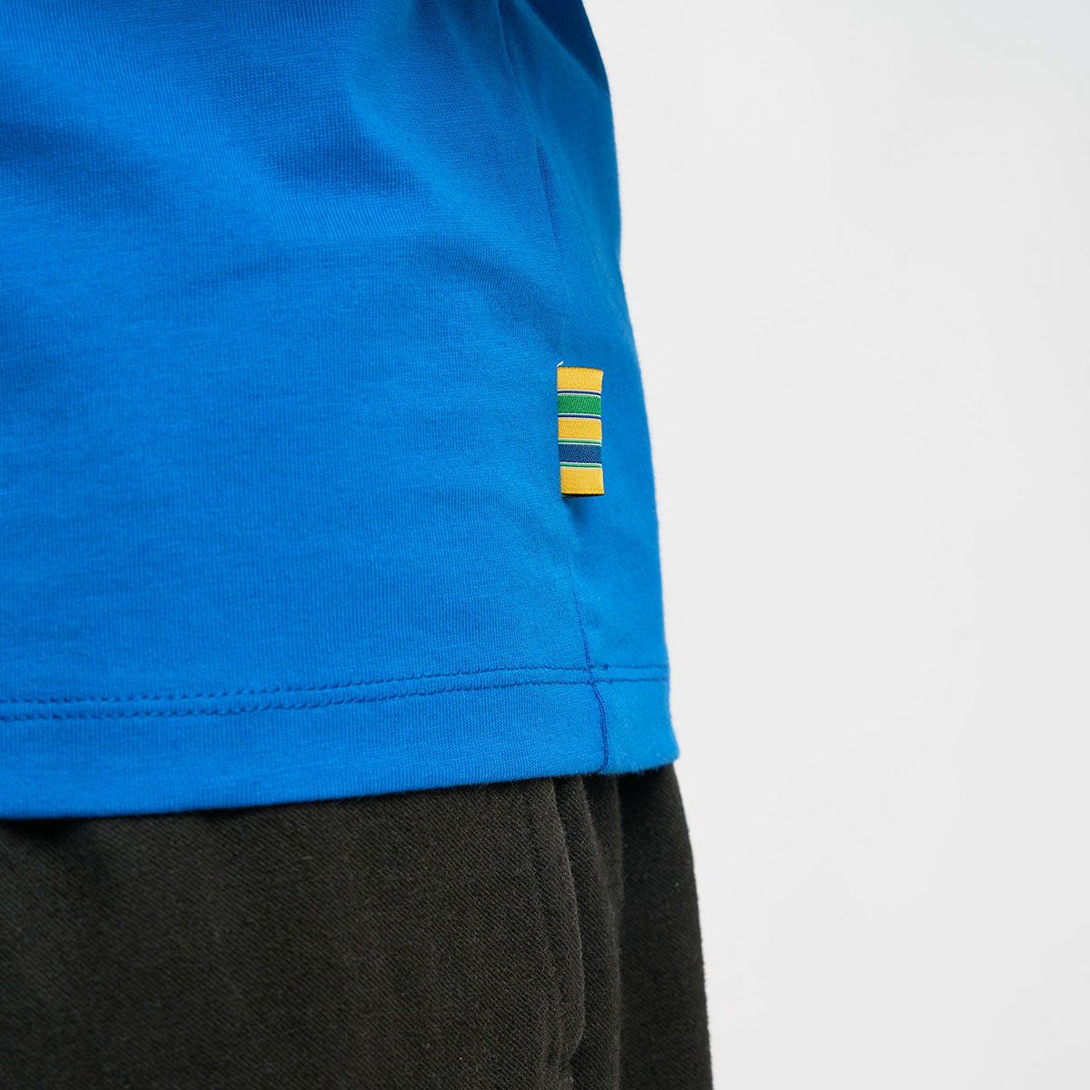 AyrtonSenna｜アイルトン・セナ 12 グラフィック Tシャツ｜ブルー｜モデル着用