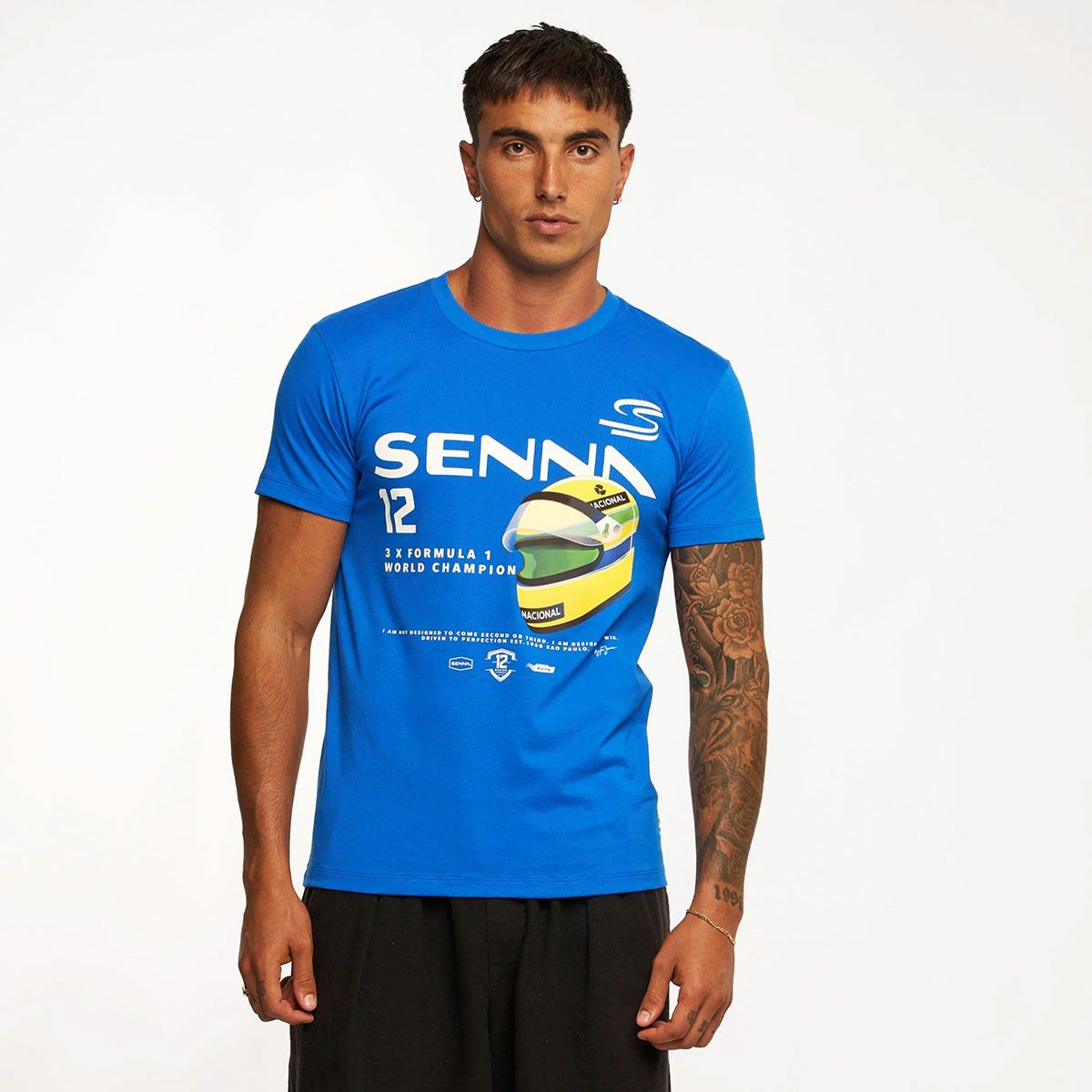 AyrtonSenna｜アイルトン・セナ 12 グラフィック Tシャツ｜ブルー｜モデル着用