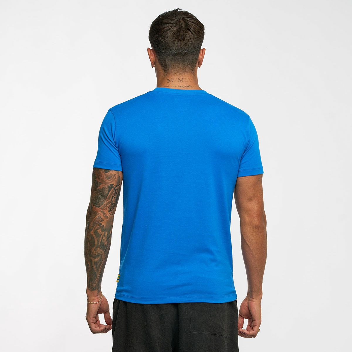 AyrtonSenna｜アイルトン・セナ 12 グラフィック Tシャツ｜ブルー｜モデル着用