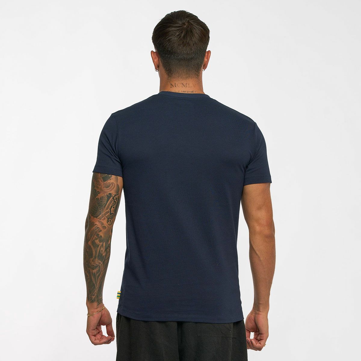 AyrtonSenna｜アイルトン・セナ 12 グラフィック Tシャツ｜ネイビー｜モデル着用