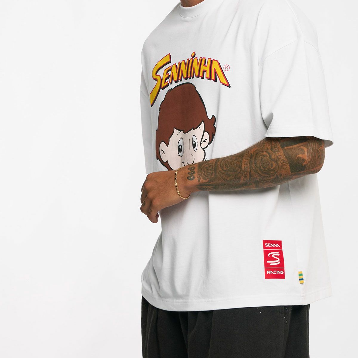 AyrtonSenna｜アイルトン・セナ エクストリーム オーバーサイズ セニーニャ Tシャツ｜ホワイト｜モデル着用