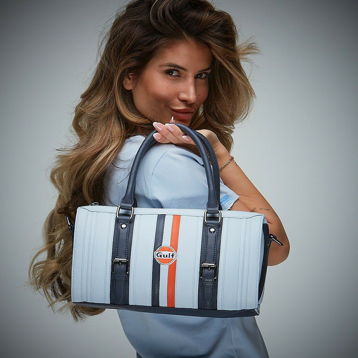 GULF｜ガルフ ボウリングバッグ｜ショルダーバッグ｜ライトブルー｜使用イメージ