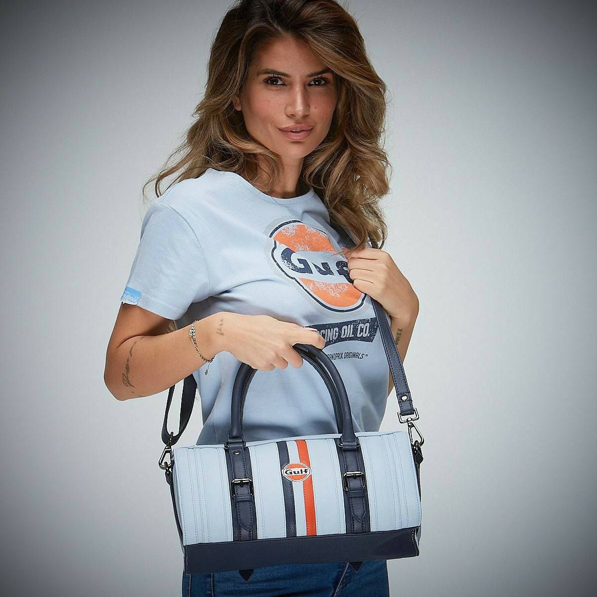 GULF｜ガルフ ボウリングバッグ｜ショルダーバッグ｜ライトブルー｜使用イメージ