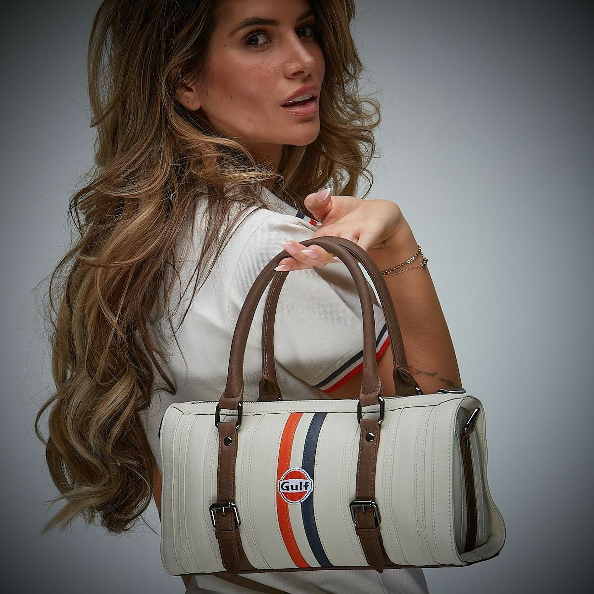 GULF｜ガルフ ボウリングバッグ｜ショルダーバッグ｜ライトベージュ｜使用イメージ