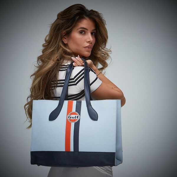 GULF｜ガルフ ショッピングバッグ｜トートバッグ｜ライトブルー｜モデル着用