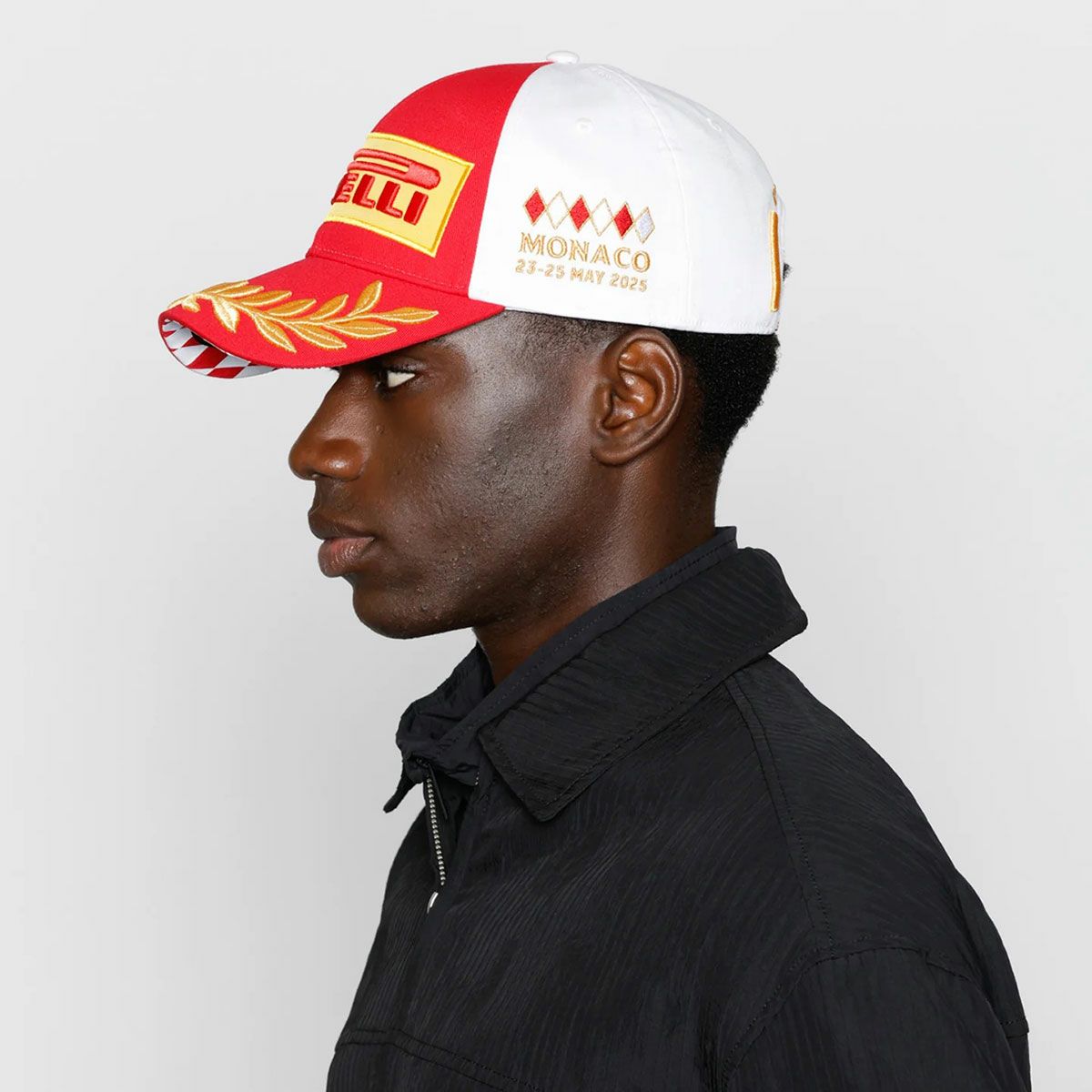 PIRELLI｜ピレリ F1 2025 モナコGP ポディウムキャップ｜帽子｜レッド×ホワイト｜モデル着用