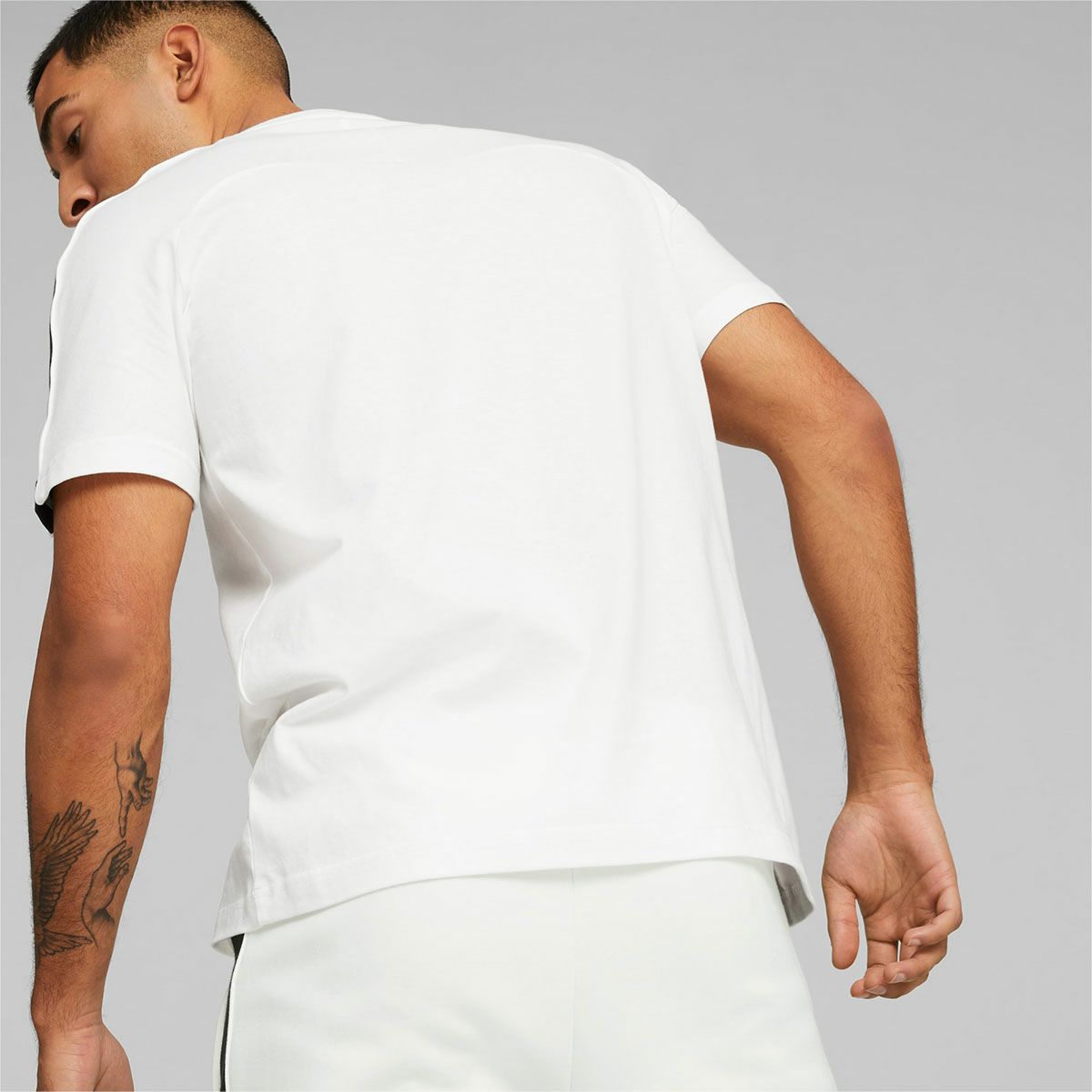 BMW PUMA｜BMW MMS MT7 Tシャツ｜ホワイト｜モデル着用