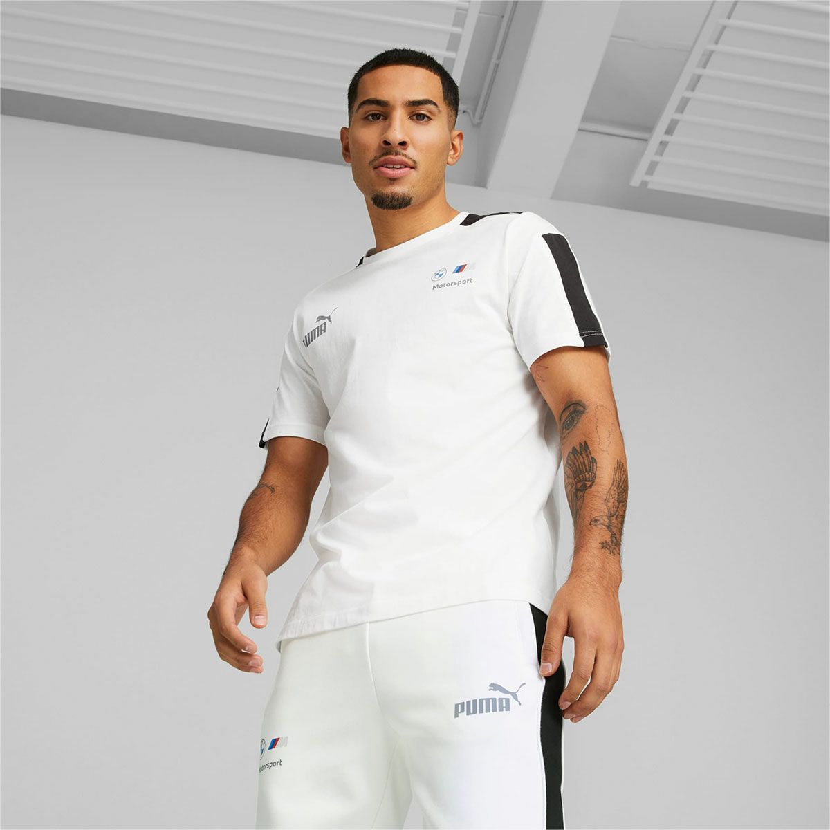 BMW PUMA｜BMW MMS MT7 Tシャツ｜ホワイト｜モデル着用