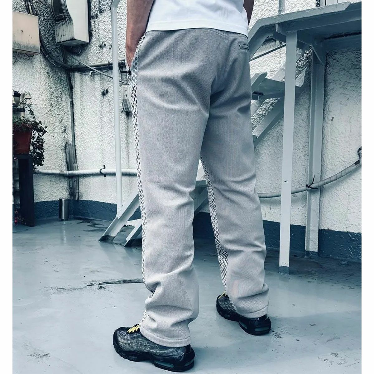 SHINICHIRO ARAKAWA｜マリエリア｜その他パンツ｜グレー｜モデル着用