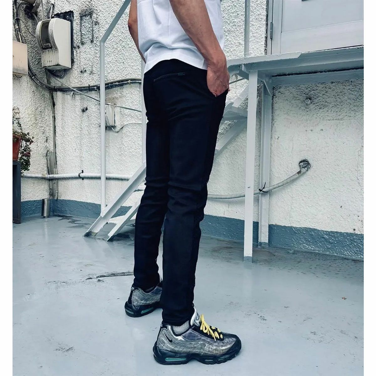 SHINICHIRO ARAKAWA｜マリエリア｜その他パンツ｜ブラック｜モデル着用